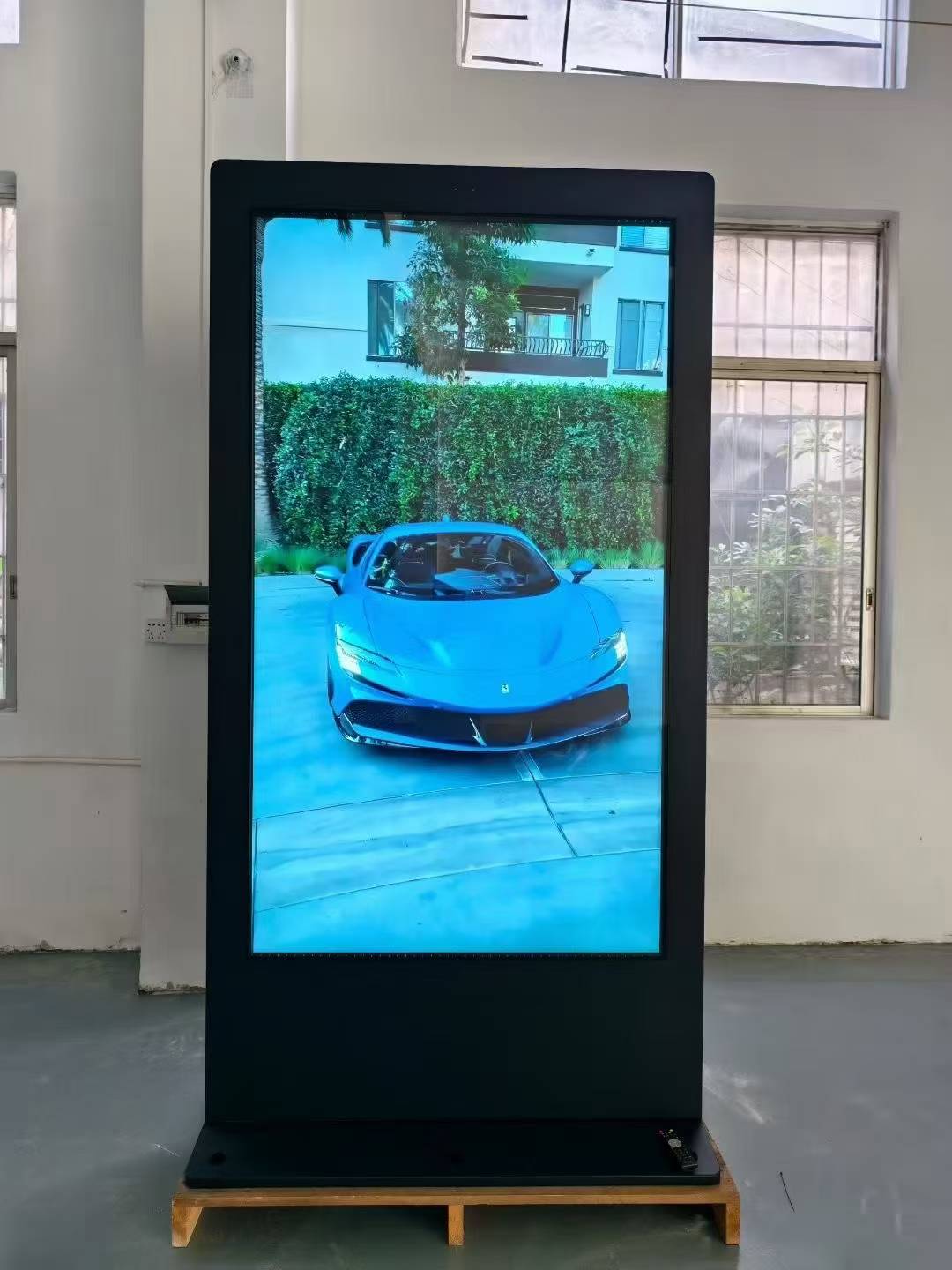 Lauko 86 colių grindų stovėjimas 2500NITS Kiosk 4K skaitmeninis ženklai